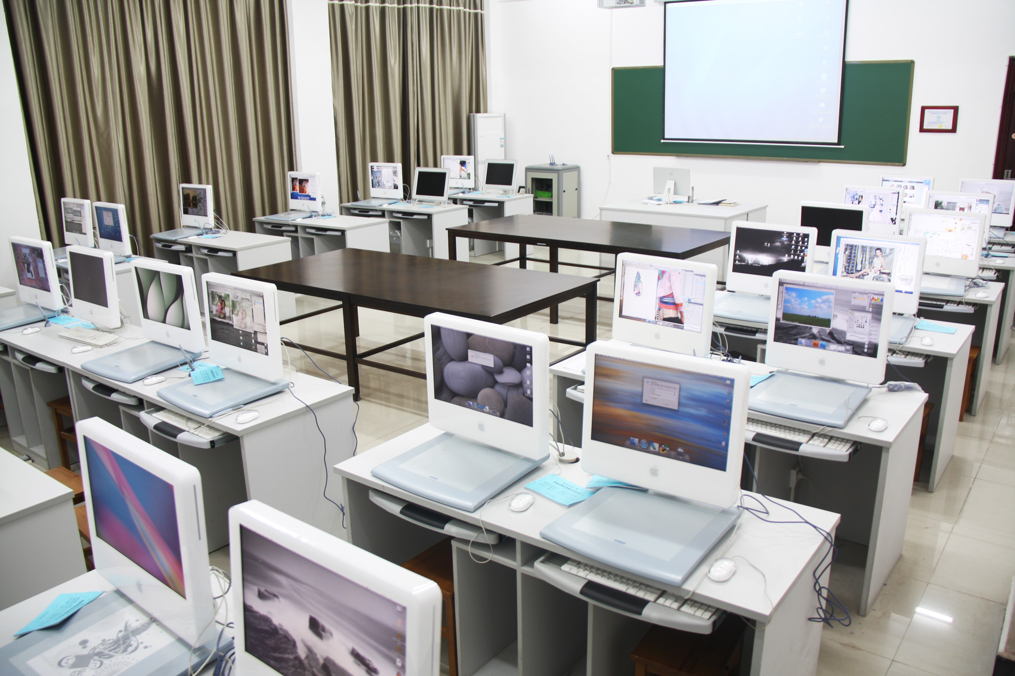 计算机教室_上海盛策文化传播有限公司